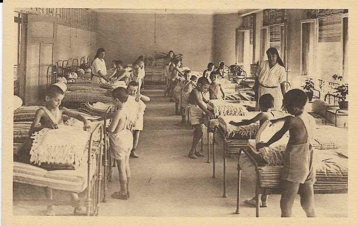 Calmette : dortoir de garçons