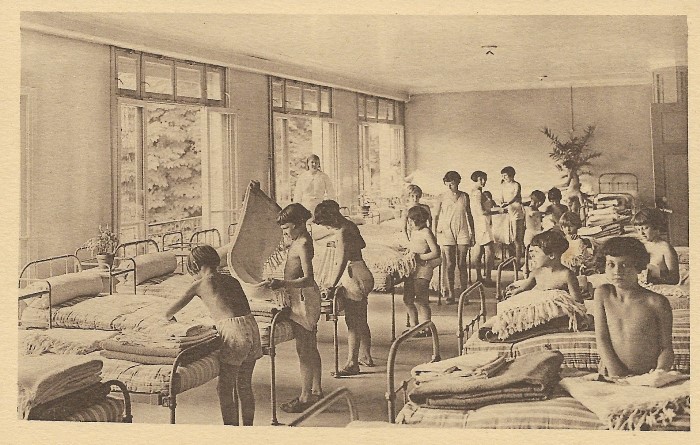 Calmette : dortoir des fillettes